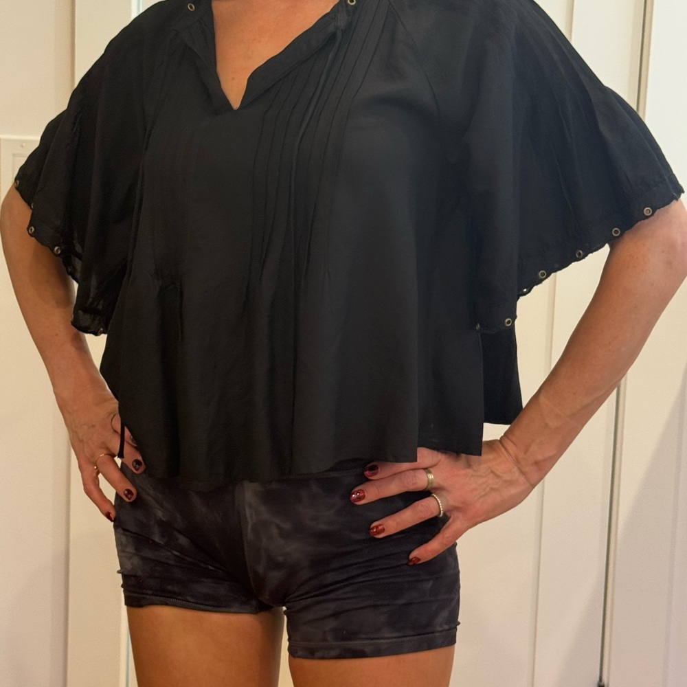 Elegant Black Women's Top DIVIDE
